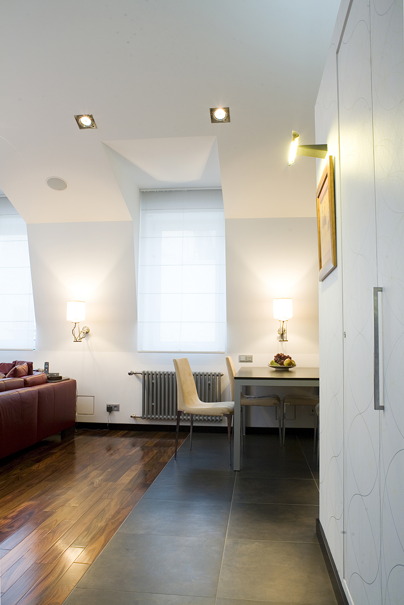 Пространство квартиры с индивидуальной мебелью Vitti